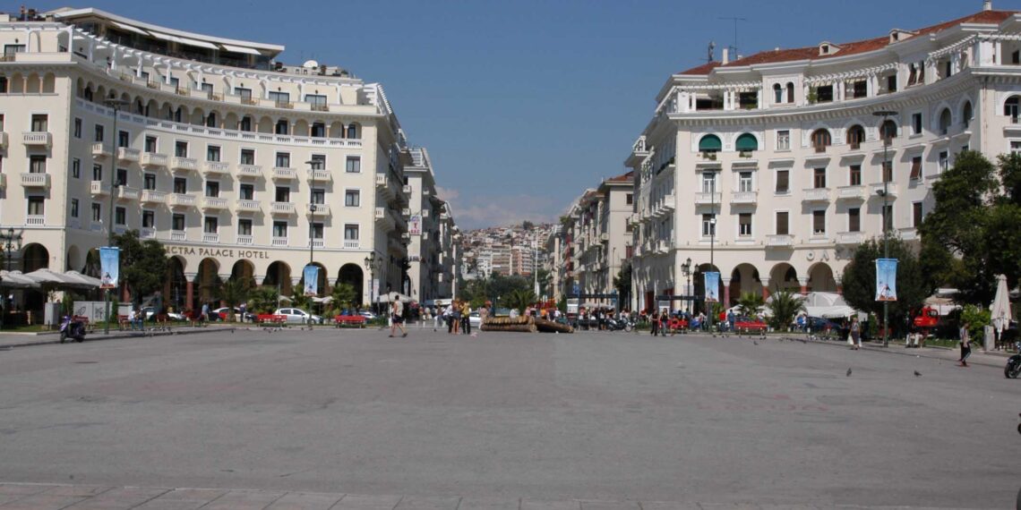 Αστυνομικοί έλεγχοι για την παραβατικότητα των ανηλίκων στην πλατεία Αριστοτέλους