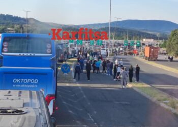 Αγίου Πνεύματος: Πρόσω ολοταχώς για βουτιές στην Παραλία Κατερίνης – Γεμάτες οι ακτές (ΦΩΤΟ+Video)