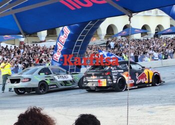 Thessaloniki drift στην Αριστοτέλους – Εντυπωσιακό σόου με γρήγορα αυτοκίνητα να σαρώνουν την άσφαλτο (ΦΩΤΟ+Video)