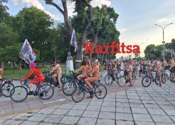 Θεσσαλονίκη: Γυμνοί ποδηλάτες ξεχύθηκαν στους δρόμους της πόλης για τη 19η Γυμνή Ποδηλατοδρομία (ΦΩΤΟ+Video)
