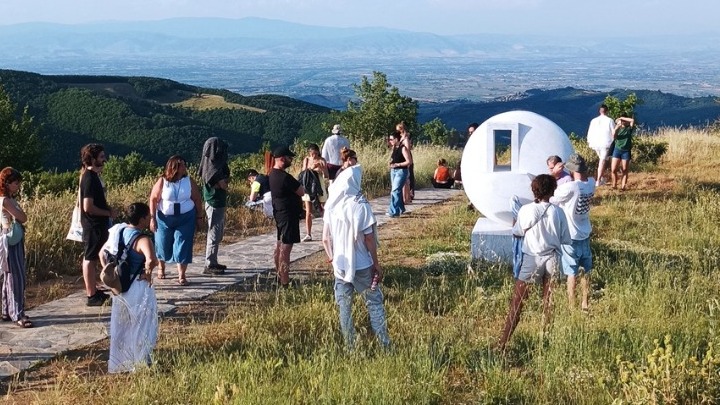Ξενάγηση των τουριστών στη Λίμνη Πλαστήρα μέσω κινητού