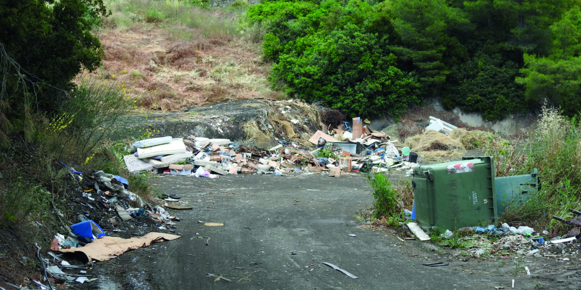 Σιθωνία: Σκουπιδότοποι πίσω από την τουριστική βιτρίνα