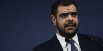 Μαρινάκης για Τσίπρα: «Δεν μπορεί να επιστρέφει χωρίς να λογοδοτεί για το 2015»
