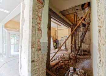 Νέο πρόγραμμα ανακαίνισης κατοικιών: Επιδοτήσεις έως 36.000 ευρώ