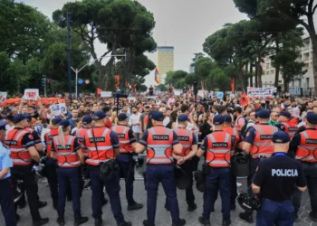 Από τους φλαμίνγκο στην πολιτική κρίση: Η εξέγερση που ανησυχεί τον Ράμα (Video)