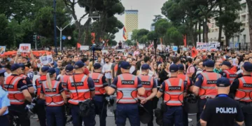 Από τους φλαμίνγκο στην πολιτική κρίση: Η εξέγερση που ανησυχεί τον Ράμα (Video)