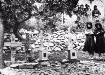 Δίστομο: Η πληγή που δεν έκλεισε ποτέ – Το γερμανικό αφιέρωμα για τις αποζημιώσεις