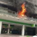 Συναγερμός στη Θεσσαλονίκη: Φωτιά σε διαμέρισμα πάνω από βενζινάδικο (video)