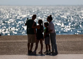 Στους 34 βαθμούς ο υδράργυρος – Οι περιοχές που θα δουν βροχές