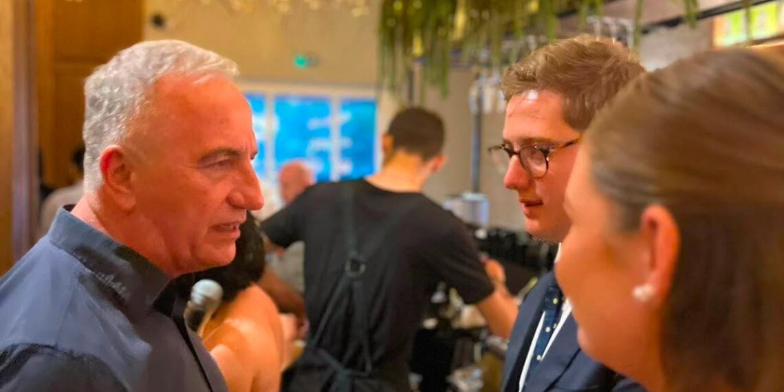 «The right people do the right things» – και η μιάμιση ώρα του Καλαφάτη με νέους από όλο τον κόσμο στο Dacristo