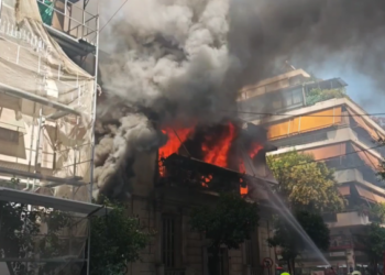 “Εδώ, εδώ, εδώ”: Η συγκλονιστική διάσωση της 75χρονης από πολίτες στην Καλλιθέα (Video)