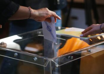 Δημοσκόπηση Metron Analysis: Κυρίαρχος ο Μητσοτάκης, δεύτερος ο Τσίπρας – Καταρρέει το ΠΑΣΟΚ