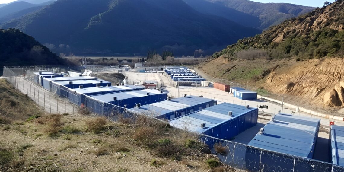 Κλειδί Σερρών: Αναβρασμός με απόπειρες απόδρασης και εξεγέρσεις στην κλειστή δομή μεταναστών