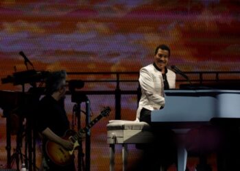 Λάιονελ Ρίτσι: Αναβάλλονται δύο συναυλίες του μετά τη μεταφορά του στο νοσοκομείο