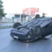 Σοβαρό τροχαίο σε κεντρικό δρόμο της Θεσσαλονίκης- Αυτοκίνητο έπεσε σε παρκαρισμένα οχήματα (video)