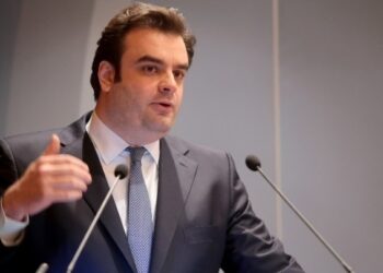 Πιερρακάκης: «Τα λεφτά δεν υπάρχουν, γεννιούνται» – Μήνυμα για ανάπτυξη μέσω επενδύσεων