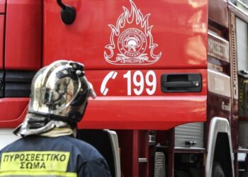 Νεάπολη Θεσσαλονίκης: Αυτοκίνητο τυλίχθηκε στις φλόγες τα ξημερώματα – Άμεση επέμβαση της Πυροσβεστικής