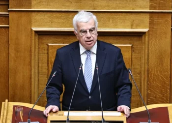 «Με έχουν στοχοποιήσει»: Η καταγγελία Σιμόπουλου μετά την παρέμβαση  με τρικάκια έξω από το σπίτι του