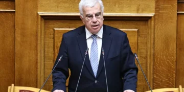 «Με έχουν στοχοποιήσει»: Η καταγγελία Σιμόπουλου μετά την παρέμβαση  με τρικάκια έξω από το σπίτι του