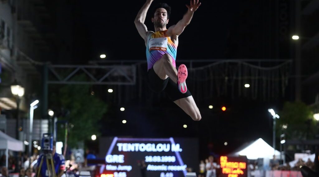Τεντόγλου: Χαλαρά… παγκοσμίως πρώτος μέσα από τους δρόμους του Πειραιά (Video)