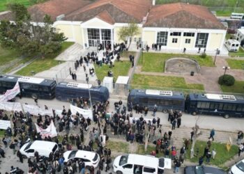 Δίκη για τα Τέμπη: Η εισαγγελέας πρότεινε να γίνουν δεκτές οι δηλώσεις παράστασης για υποστήριξη της κατηγορίας των Δικηγορικών Συλλόγων