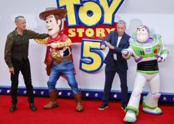 Τομ Χανκς: Η ταινία Toy Story 5 αναδεικνύει τον «τρόμο» του εθισμού των παιδιών στις οθόνες