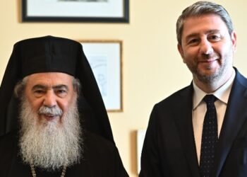 Ανδρουλάκης σε  Πατριάρχη Ιεροσολύμων: Είμαστε στο πλευρό σας για την προστασία των δικαιωμάτων του Πατριαρχείου, των χριστιανών της Μ. Ανατολής