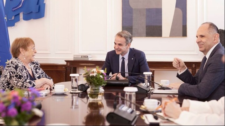 Συνάντηση Κ. Μητσοτάκη με την υποψήφια για τη θέση του γγ του ΟΗΕ και πρώην πρόεδρο της Χιλής