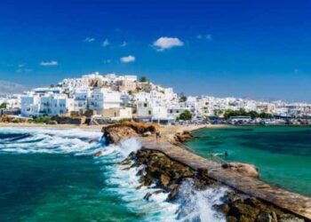 Νάξος: Η Αγία Άννα ξεχωρίζει σε λίστα με τις 100 κορυφαίες παραλίες του πλανήτη