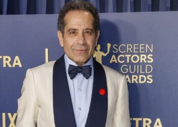 Ο «ντετέκτιβ Μονκ» Τόνι Σαλούμπ επιστρέφει στη μικρή οθόνη