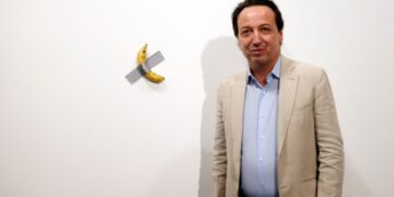 Γαλλία: Η μπανάνα του Μαουρίτσιο Κατελάν κλάπηκε και πάλι