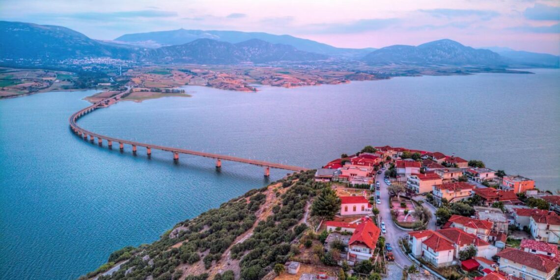 Ολοι οι δρόμοι οδηγούν στα Σέρβια: Έως 5.000 ευρώ σε νέα ζευγάρια για να εγκατασταθούν