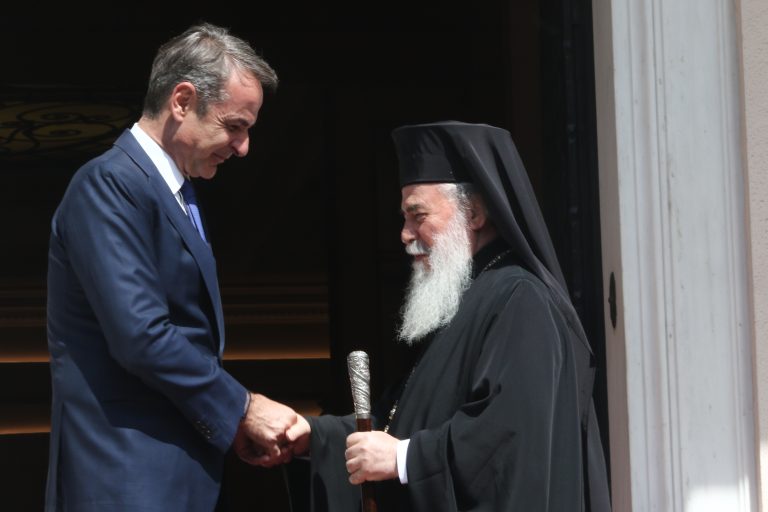 Μητσοτάκης – Πατριάρχης Ιεροσολύμων: Στο επίκεντρο η Μέση Ανατολή και οι χριστιανικές κοινότητες (Video)