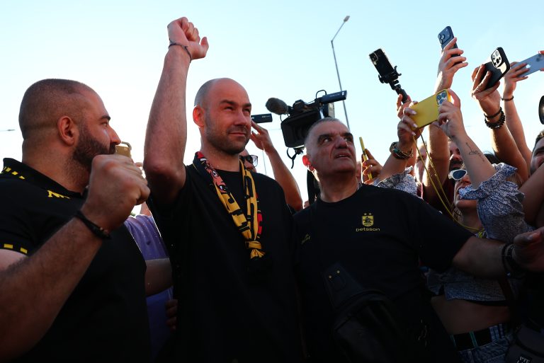 Η Θεσσαλονίκη υποδέχθηκε τον «Kill Bill» σαν βασιλιά (Video – Live)