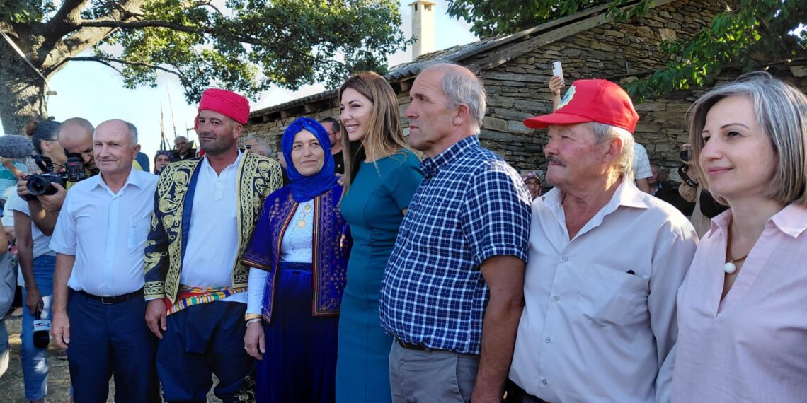 Σε γιορτή Αλεβιτών στη Θράκη η Σοφία Ζαχαράκη
