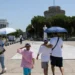 Καιρός: Καλοκαιρινό «κοκτέιλ» με 37άρια και ισχυρούς ανέμους – Πού αναμένονται βροχές