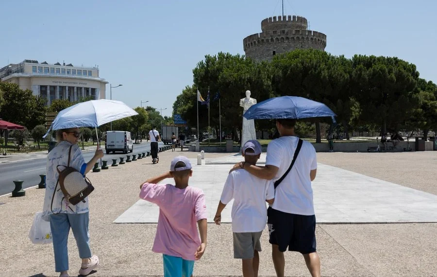 Καιρός: Καλοκαιρινό «κοκτέιλ» με 37άρια και ισχυρούς ανέμους – Πού αναμένονται βροχές