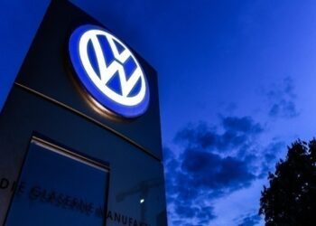 Ο CEO της VW ζητά ταχεία επιβολή δασμών από την ΕΕ στα κινεζικά plug-in υβριδικά οχήματα