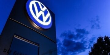 Ο CEO της VW ζητά ταχεία επιβολή δασμών από την ΕΕ στα κινεζικά plug-in υβριδικά οχήματα