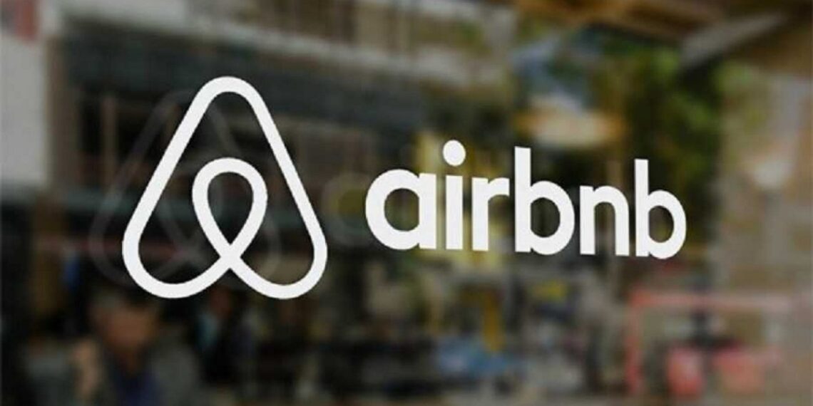 Συνεργασία υπουργείου Υγείας-Airbnb για δωρεάν διαμονή γιατρών και νοσηλευτών σε νησιά του Αιγαίου