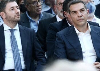 Το ΠΑΣΟΚ ανοίγει πόρτες σε πρόσωπα του ΣΥΡΙΖΑ και ετοιμάζει μετωπική με Τσίπρα