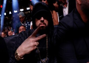 Αθλητικά παπούτσια από τη συλλογή του Eminem πωλούνται σε δημοπρασία