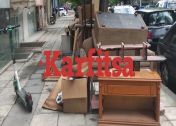 Θεσσαλονίκη: Πέταξαν παλιά έπιπλα στον δρόμο – Τους εντόπισαν 10 μήνες μετά (ΦΩΤΟ)