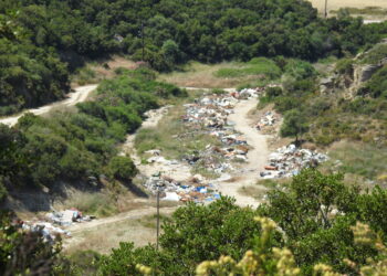 Σιθωνία: Εστία ρύπανσης και δυσοσμίας έξω από τη Συκιά