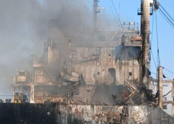 Ουκρανία: Ρωσικά πλήγματα σε λιμάνια και εμπορικά πλοία – Στα ανοιχτά της Οδησσού βυθίστηκε το Golden Leo (Video)
