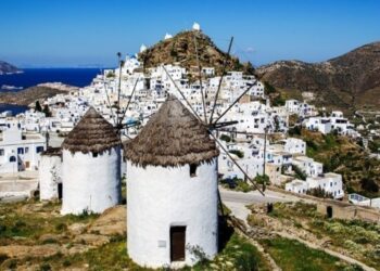 Ίος: Ένας από τους τελευταίους ελληνικούς «κρυμμένους θησαυρούς», σύμφωνα με το Travelbook της BILD