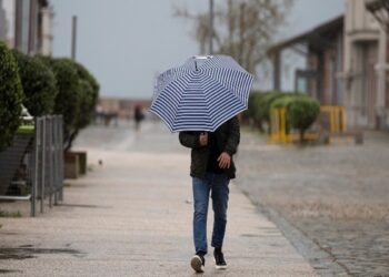 Σε εξέλιξη η κακοκαιρία – Ισχυρές βροχές και καταιγίδες, θυελλώδεις άνεμοι και χαλαζοπτώσεις σε αρκετές περιοχές