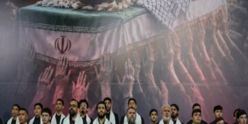 Το Ιράν κηδεύει σήμερα τον αγιατολάχ Χαμενεΐ ολοκληρώνοντας τις 6ήμερες επικήδειες τελετές