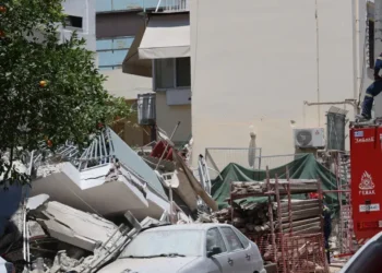 Πετράλωνα: Εισαγγελική παρέμβαση για τα μπάζα από την πολυκατοικία που κατέρρευσε