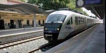 Hellenic Train: Καθυστερήσεις σε δρομολόγια του Προαστιακού Αθηνών λόγω πυρκαγιάς
